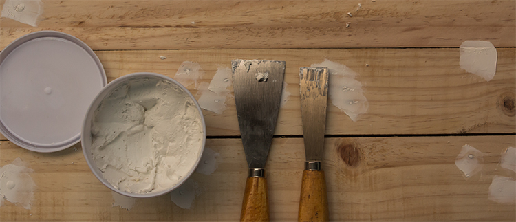 Comment traiter, réparer le bois : pâte à bois, mastic durcisseur